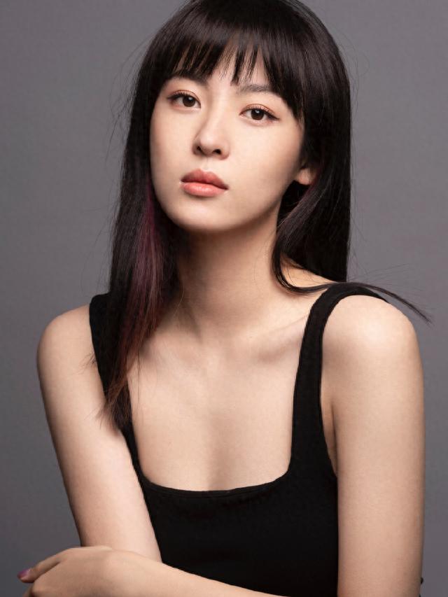 演员周放：嫂子专业户，和赵丽颖是闺蜜，嫁初恋生俩娃很幸福