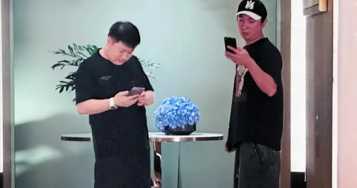 王思聪新加坡酒店被偶遇，整个人消瘦不少！穿衣打扮被嘲消费降级