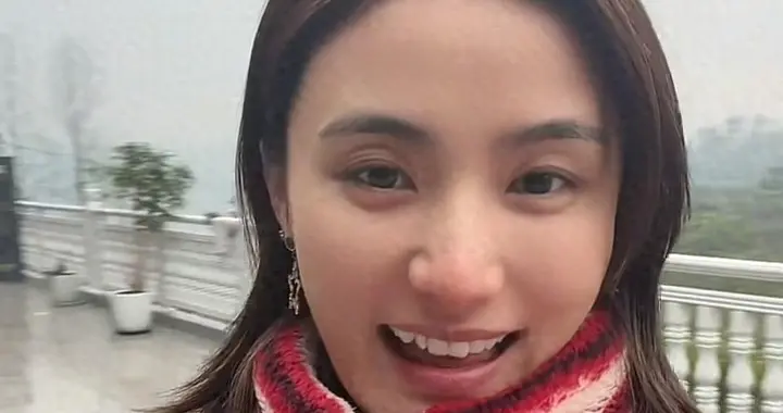 李亚鹏前妻回娘家过年，住村里山上大别墅，三层楼院子大到能跑步