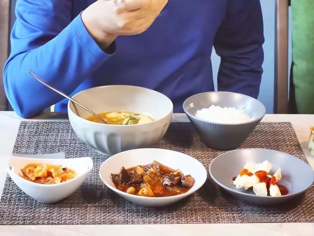 泡菜|男子大赞韩国媳妇做的一日三餐，网友羡慕：把柴米油盐过成诗