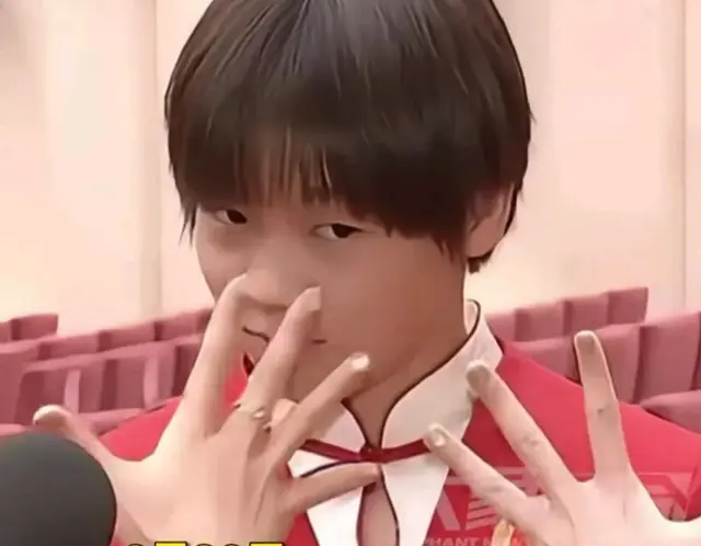 央视记者问全红婵：为什么你要去美甲？回答内容暴露了她的为人