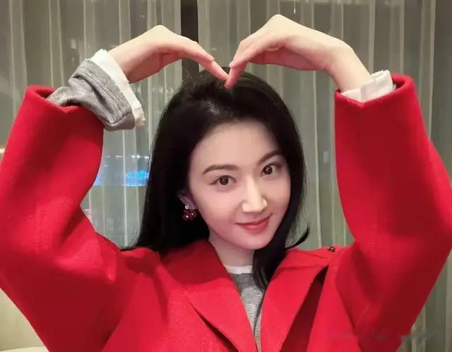 景甜微博新照曝光，未婚却尽显人妻韵味！