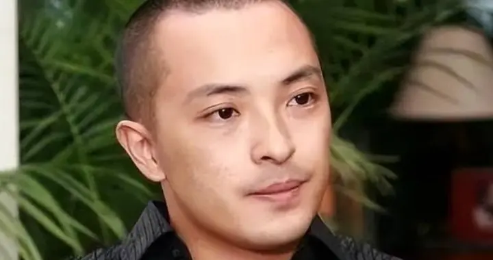 与曾黎分手4年，转身娶饶敏莉的富大龙，现在过得怎么样？