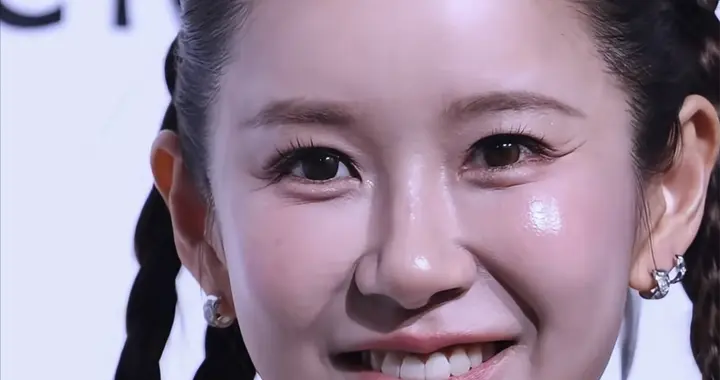 陈赫二婚老婆罕见走红毯！脸肿胀、油成猪刚鬣，网友：都是玻尿酸