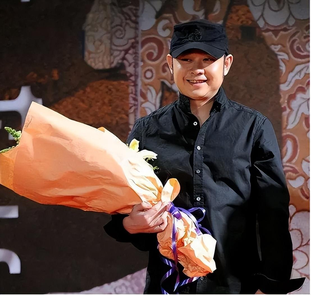 官媒下场，辟谣造神陷阱，53岁刀郎现状如何了？