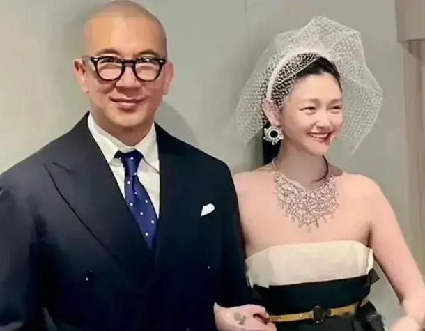 台媒吐槽具俊晔不识相，赖在豪宅里，和继女小玥儿同住，不合适！