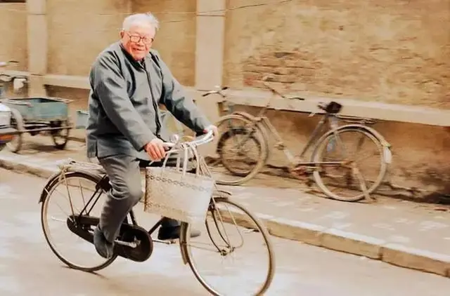 让马未都自愧不如的顶级京城公子哥，10个王思聪加一起也没他会玩