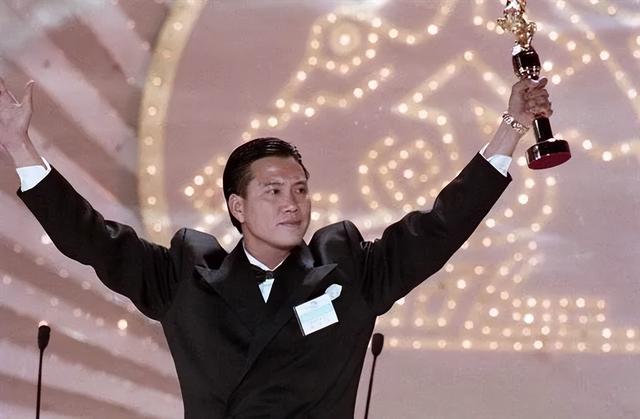 67岁万梓良现身晚宴获TVB绿叶开路，曾豪言承诺：TVB不用你我用你