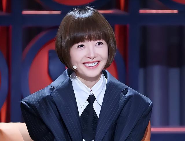 年过半百后鲁豫总算胖了,55岁\新宽度\真养眼,曾经的她没法看！