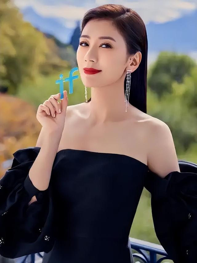 性感的贾静雯演技巅峰：《倚天屠龙记》中的赵敏，永恒的经典