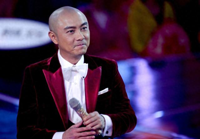 过气艺人的残酷真相和事实，在58岁的张卫健身上展现得淋漓尽致！