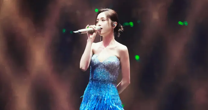 吴宣仪 线条优美，身姿曼妙