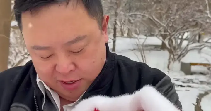 相声演员阎鹤祥带闺女看人生第一场雪，说着说着自己先红了眼眶