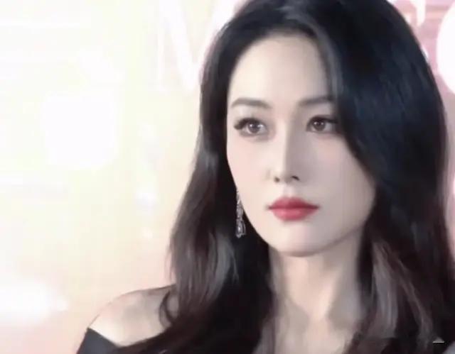 张馨予的面相变了，变的柔和了，有人说她像范冰冰