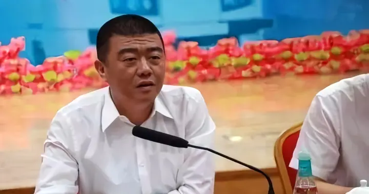 深铁输血259亿仍首亏！万科辛杰离职，黄力平能扛 500 亿亏损吗？