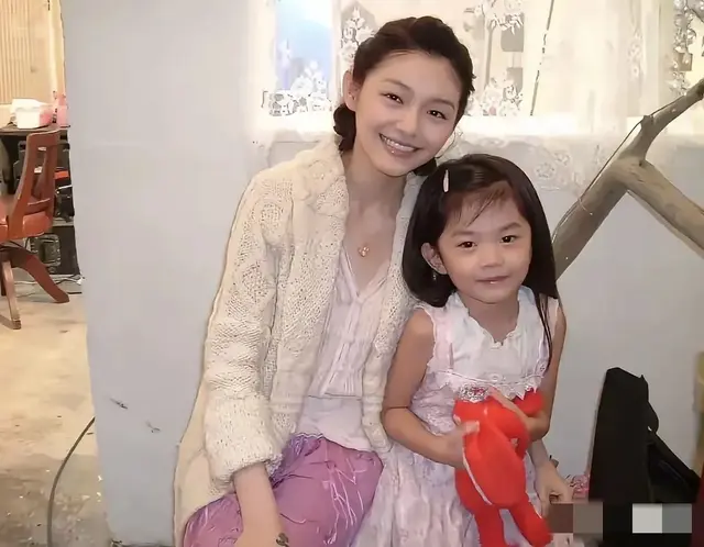 S妈炮轰汪小菲，力挺具俊晔，张兰发文硬刚，直言没有任何污点