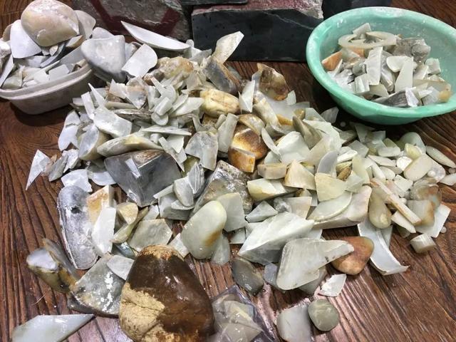玉雕|边角料，有人靠它能捡漏。