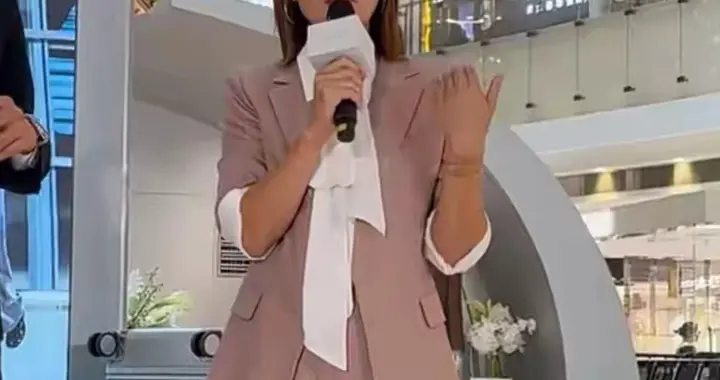 上海大丸商场见到马伊琍本人，20岁身材50岁脸，打扮粉嫩难掩老态