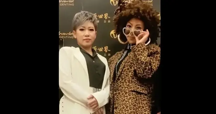 女歌手蓝薰心肌梗塞猝死，年仅49岁，抢救两个月后父母忍痛拔管