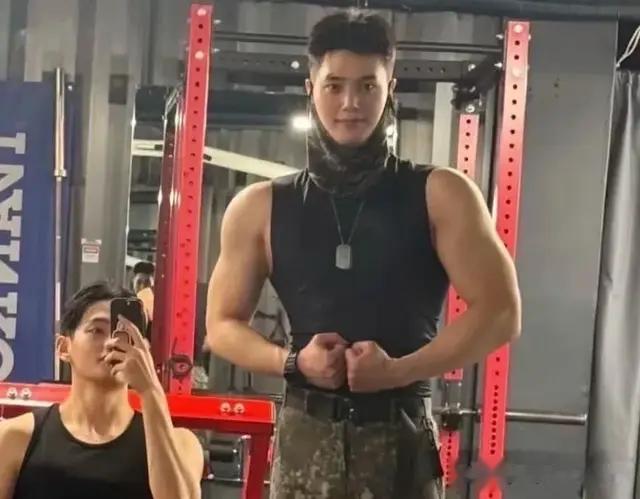 金泰亨宋江晒健身照，宋江身材壮硕认不出，粉丝喊话不许再练了