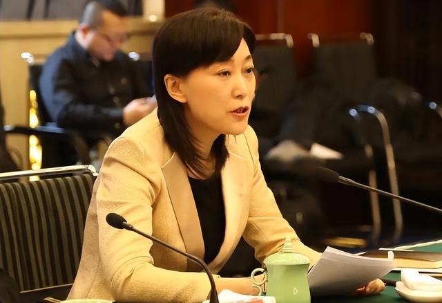 贪官许爱莲落马记，30万两针的美容针说打就打，最终下场如何了