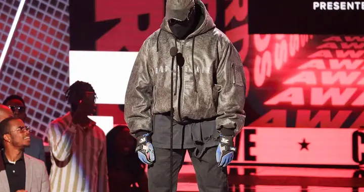继澳洲后英国也出手！侃爷伦敦演出凉透，大牌赞助连夜撤回