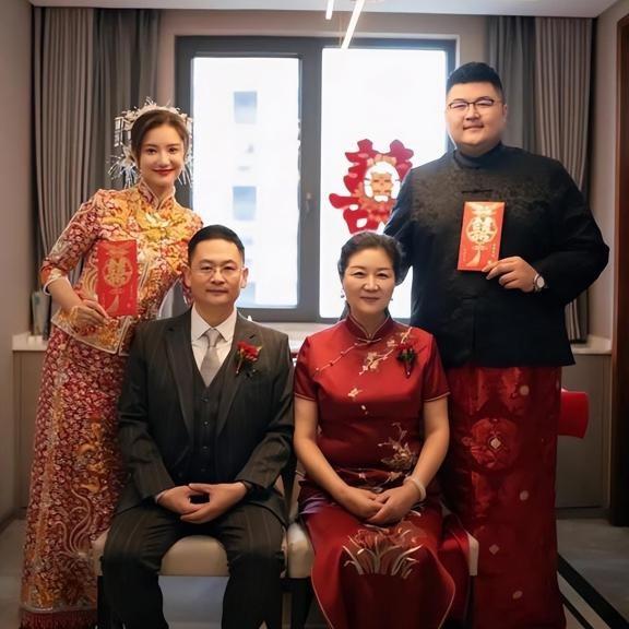 千万网红“猴哥说车”回应婚变，直播称是自己不够好，目前已回家