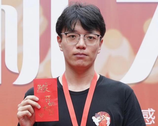|脱口秀杨波曝光夏门大学女粉丝姓名学校3天，没学生为流量发黑料