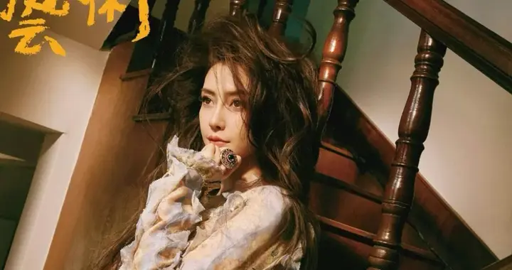 杨颖长发披肩造型亮相 仙气氛围感拉满