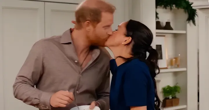 哈里现在真惨，专家分析他像电影道具：两人恐怕难熬过今年圣诞节