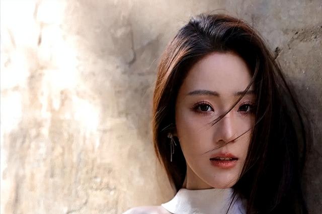 全网抵制！拿没教养当个性的她，终于惹了众怒，黑料不断早有前科