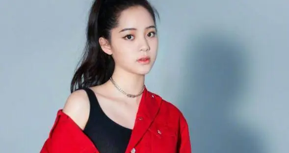 琴弦与镜头间的成长：欧阳娜娜的多元之路！