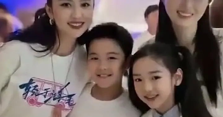 青梅竹马登央视：小酒窝与朵朵的温情舞台序章