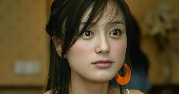 秦岚从楚楚知画到“严丝合缝”美人，这自律算内卷吗？