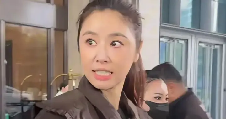 长沙网友偶遇林心如，50岁扎高马尾似少女，这状态太绝了