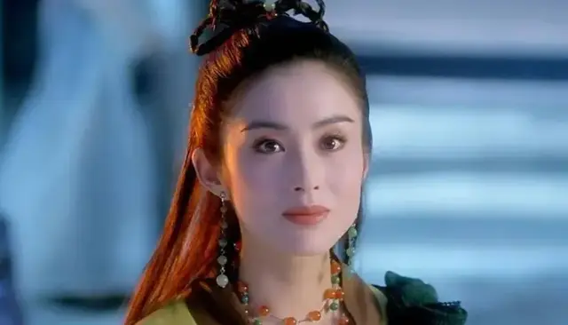 她18岁出道，31岁退圈，56岁未婚未育，却活成无数人羡慕的样子