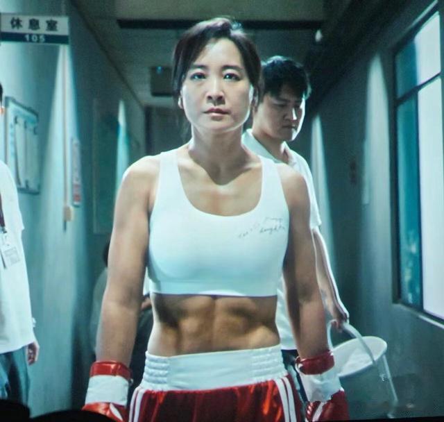 《热辣滚烫》北美票房血扑，外媒评价粗俗不堪，直戳贾玲肺管子