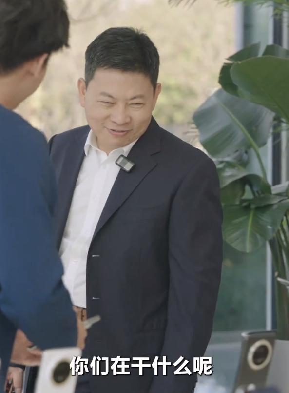 余承东和刘亦菲谈恋爱？本人终于回应，两人前期互动曝光