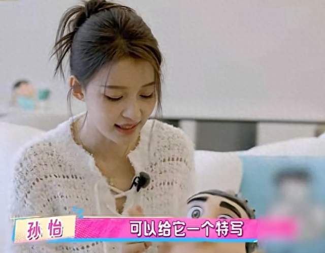 孙怡单身后独居大房子，屋内空旷凌乱，靠“解压玩具”打发时间