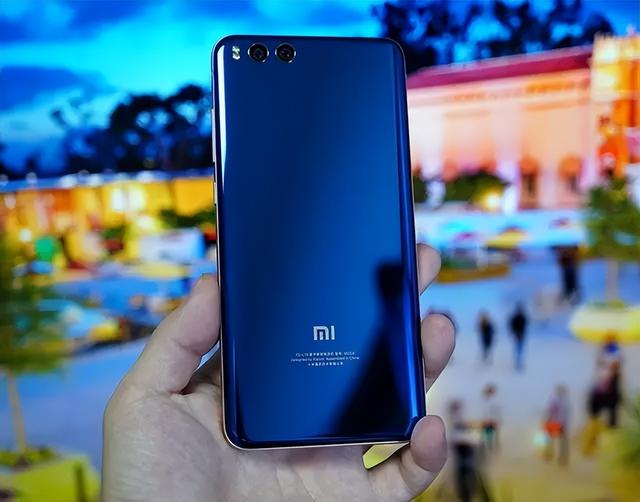 小米史上价格最坚挺的手机，一年不降一分钱，最后涨价200块