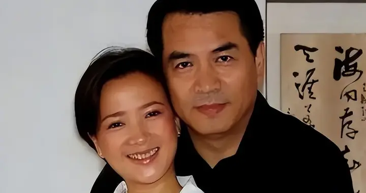 何晴去世后，廖京生评论区沦陷，其无奈回应：她不是我老伴！