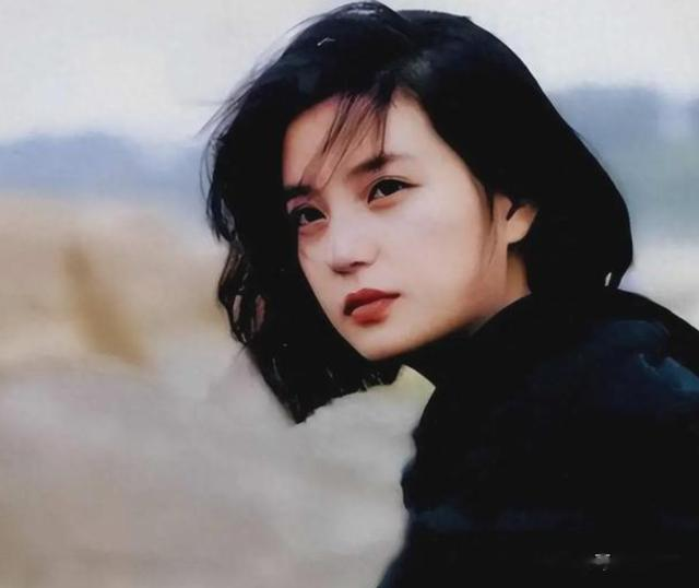 好牌打烂！如今再看赵薇现状，才终于明白范冰冰当年那句话含金量