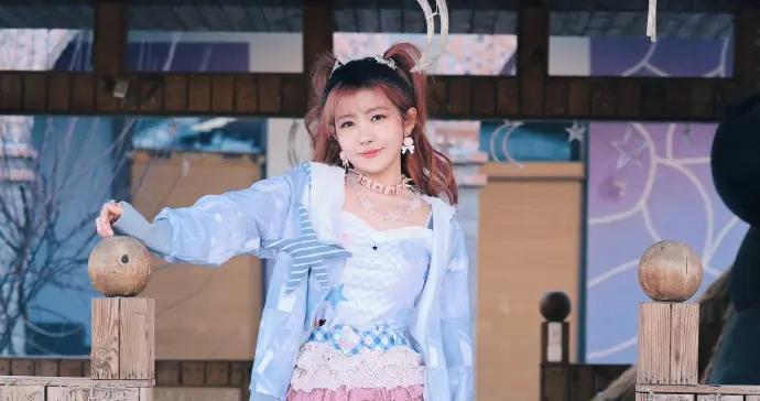 赖美云的白色丝袜好可爱，太萌了