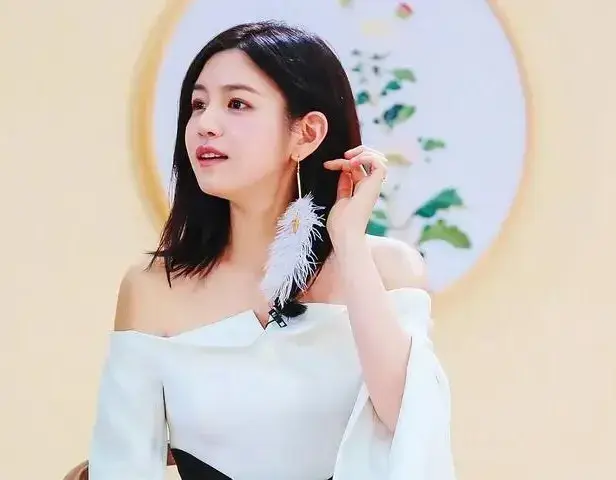 娱乐圈中的三个“女海王”，堪称“人间尤物”，玩的一个比一个花