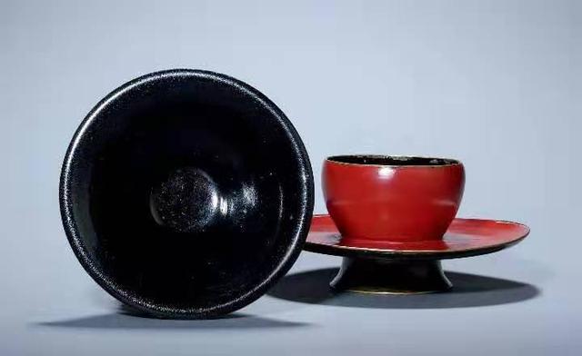 釉里红|投资收藏界的新宠凭什么是这只黝黑的茶碗，收藏价值在哪里