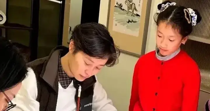 看完吴越的家，总算明白她为啥都53岁了，还不想找对象