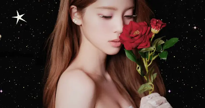 欧阳娜娜粉红抹胸连衣裙，玫瑰是宇宙的叹息，花瓣是沉默的恒星