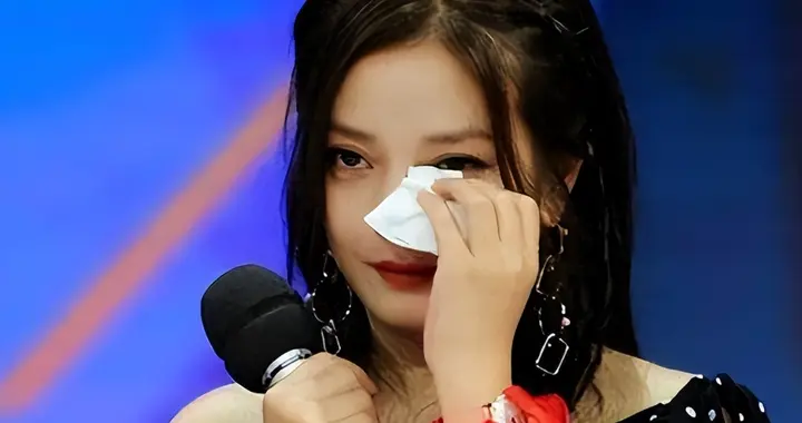 事业没了、婚也离了，封杀5年后赵薇再迎噩耗，深夜发文告别过去