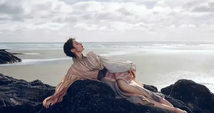 蒋勤勤海上神女造型，好权威的一张脸360度都能打！