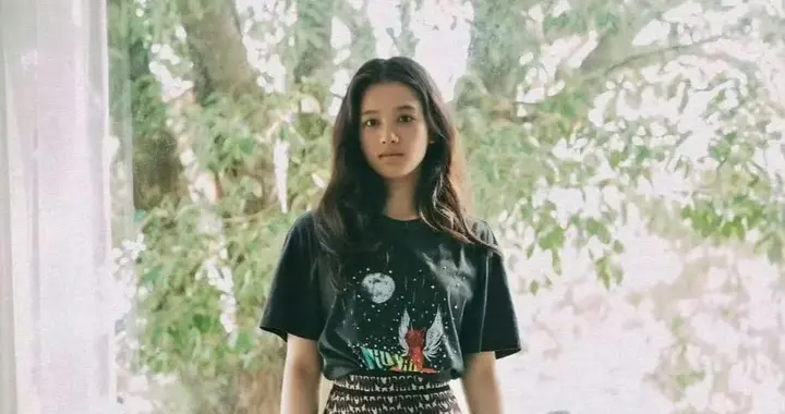 张婧仪邻家少女感 ???